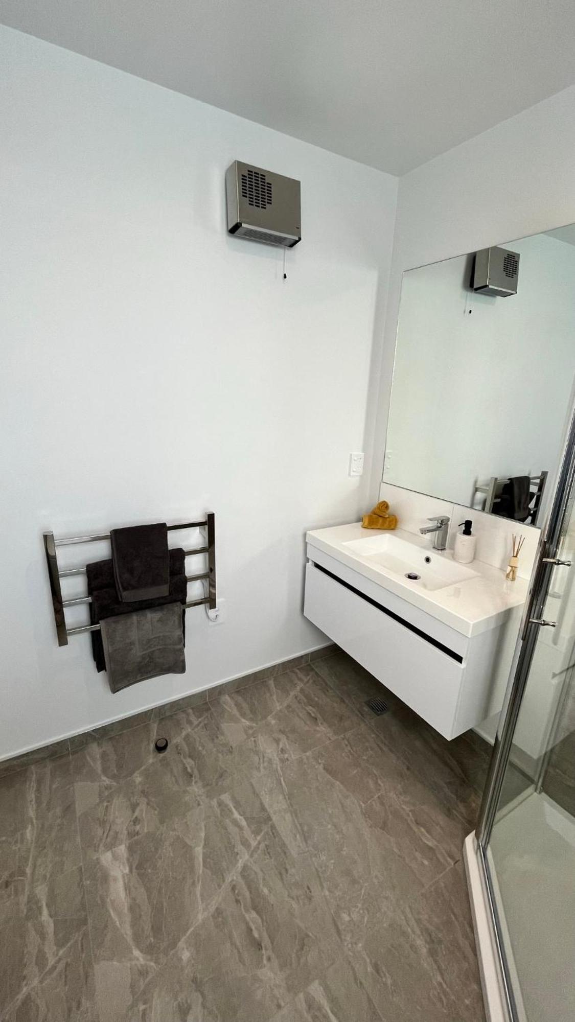 Luxury 2 Bedroom By St James Park 基督城 外观 照片
